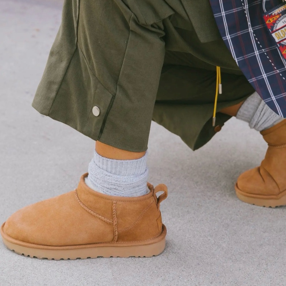 UGG Ultra Mini Classic Size 7